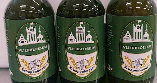 Afbeelding: Nu verkrijgbaar: Vlierbloesembier (vlierbloesem-flesjes-landscape-alleen-etiket_960x640.jpg)